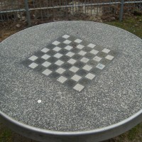 Stół betonowy okrągły do gry w szachy na plac zabaw