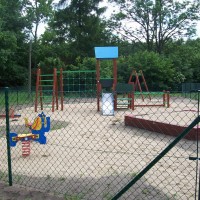 Plac zabaw przy szkole w Brzostowcu  2012r. na plac zabaw