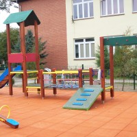 Radosna Szkoła Warta Bolesławiecka 2012r na plac zabaw