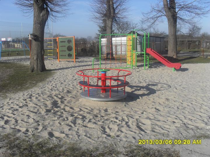 Place zabaw przy Szkole Podstawowej w Rawiczu 2013r. na plac zabaw